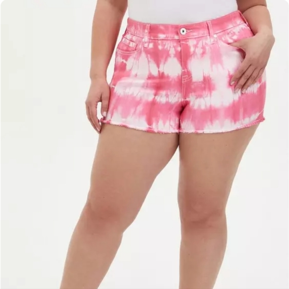 Like new Torrid 3.5 Inch Vintage Stretch Mid-Rise Short Size 18